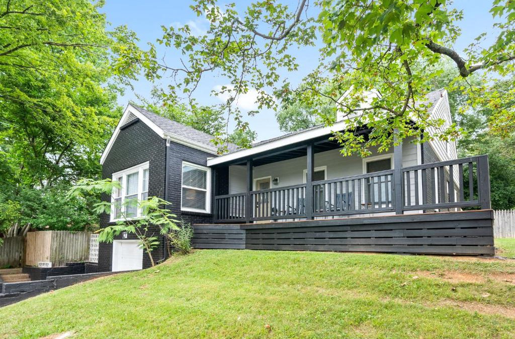 Clarksville House | Memories on Madison - Entire Home w/Game Room & Outdoor Fire Pit (102 Madison Ter)