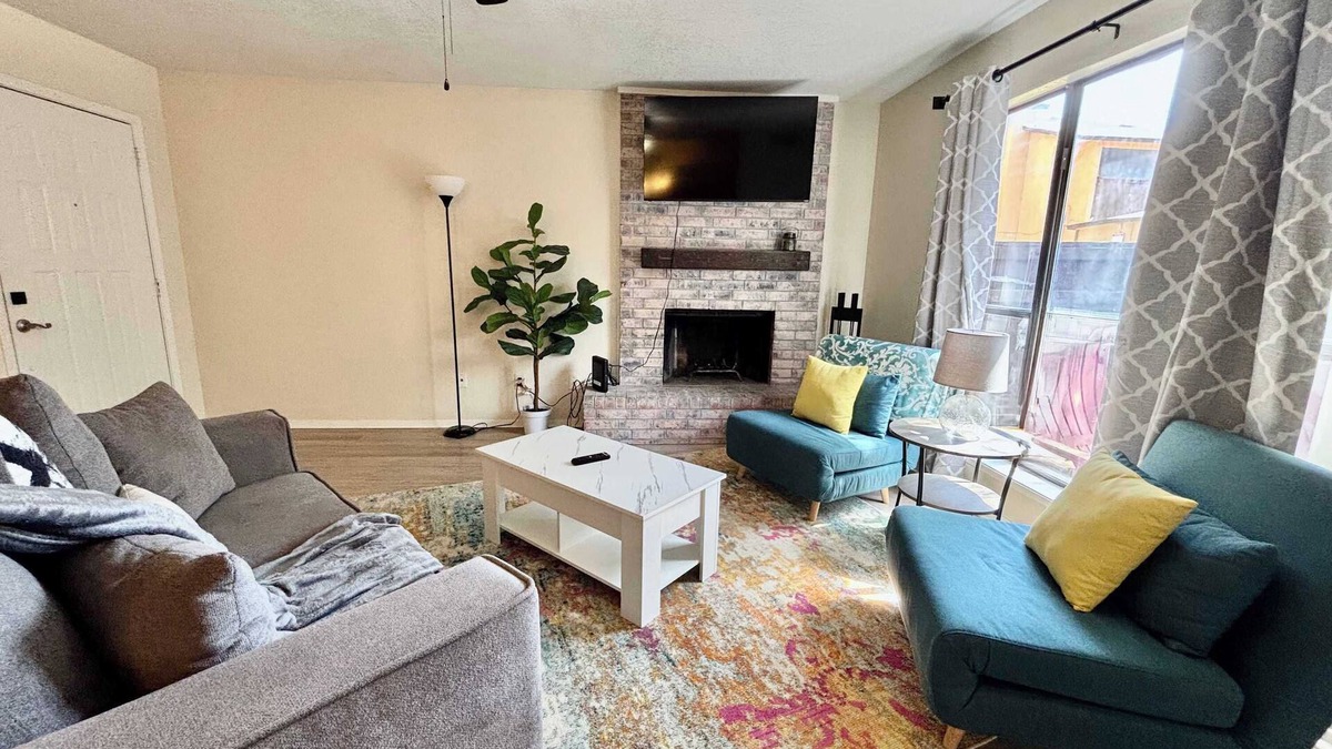 Raintree House | Memphis 8 - 2BR/1.5BA - South Lubbock