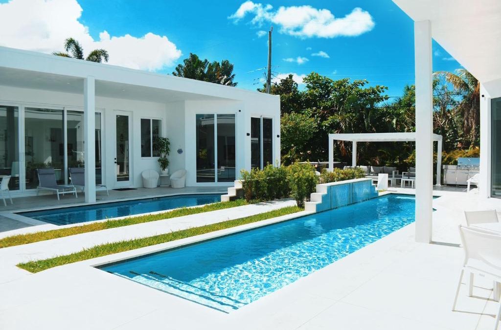 South Middle River House | Men only clothing option guesthouse near Wilton Manors
