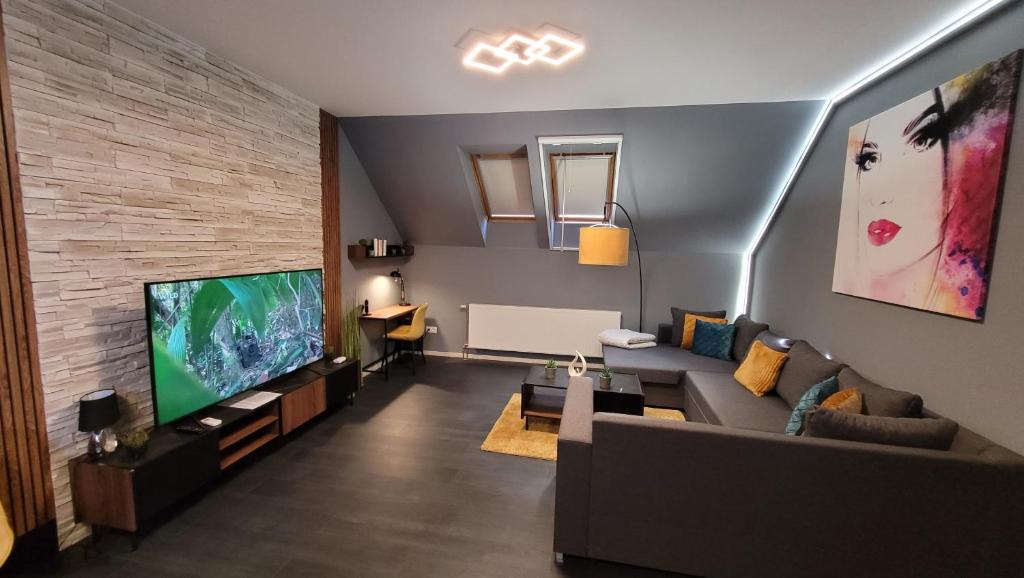 Gyula Apartment | Men's World