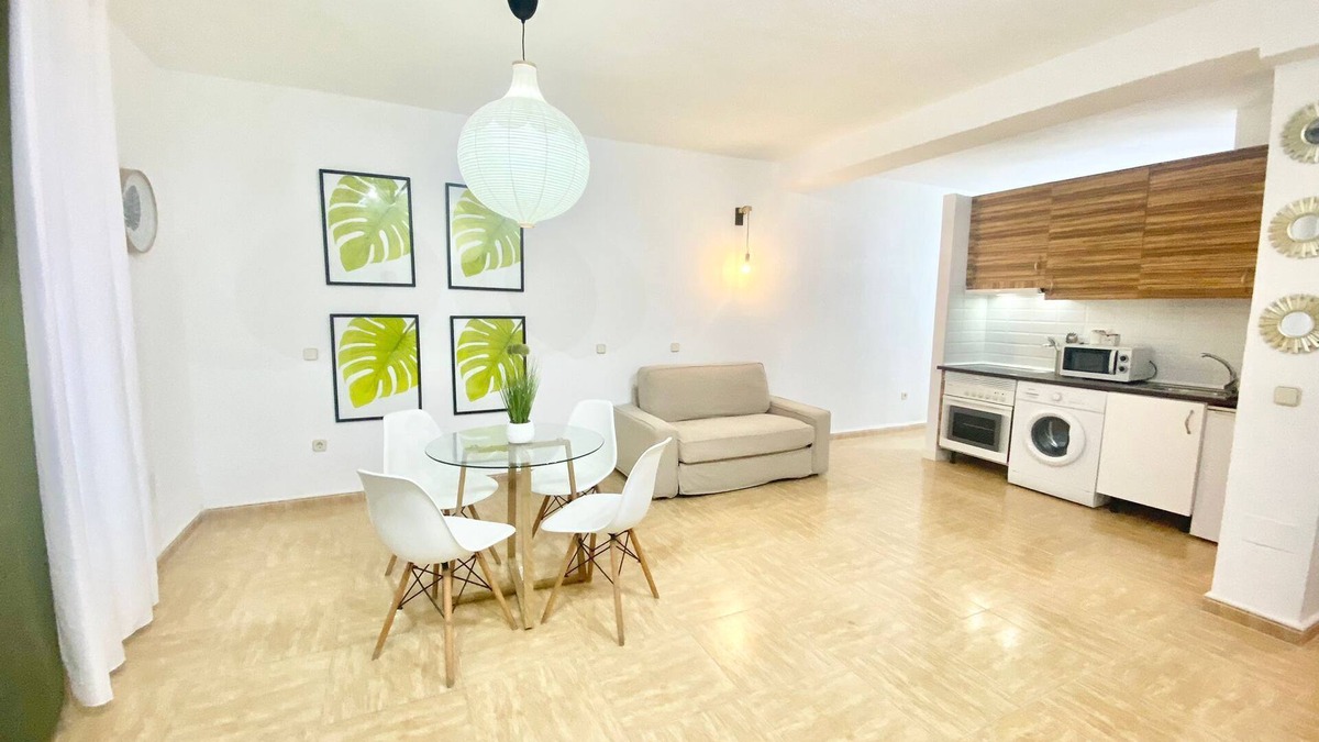 San Diego Apartment | Mendez Alvaro Callejo Street