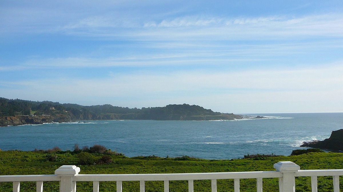Mendocino Apartment | MENDO VILLAGE LUXURY OCEANFRONT PENTHOUSE, DOG FRIENDLY, VIEWS, WALK EVERYWHERE!