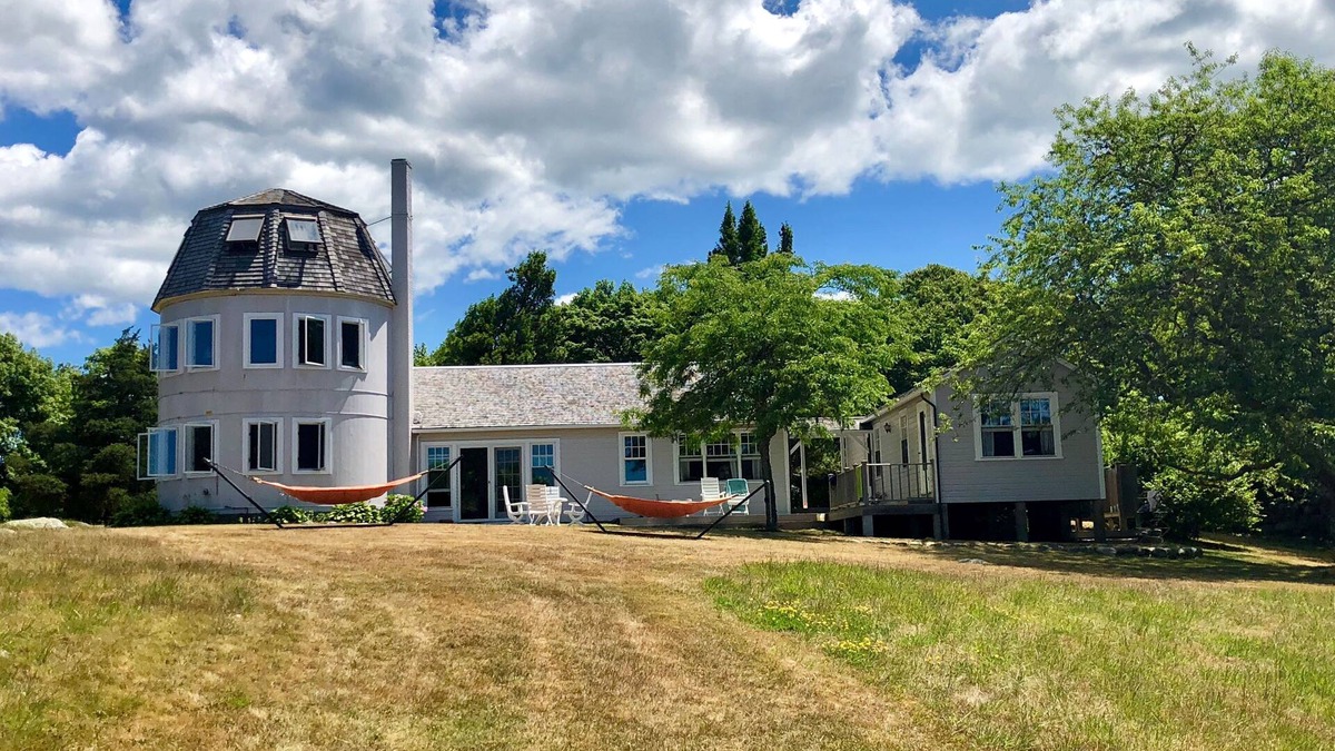 Chilmark House | Menemsha Pond waterfront Available July 21 till 1 August, Sept ,Oct 2025