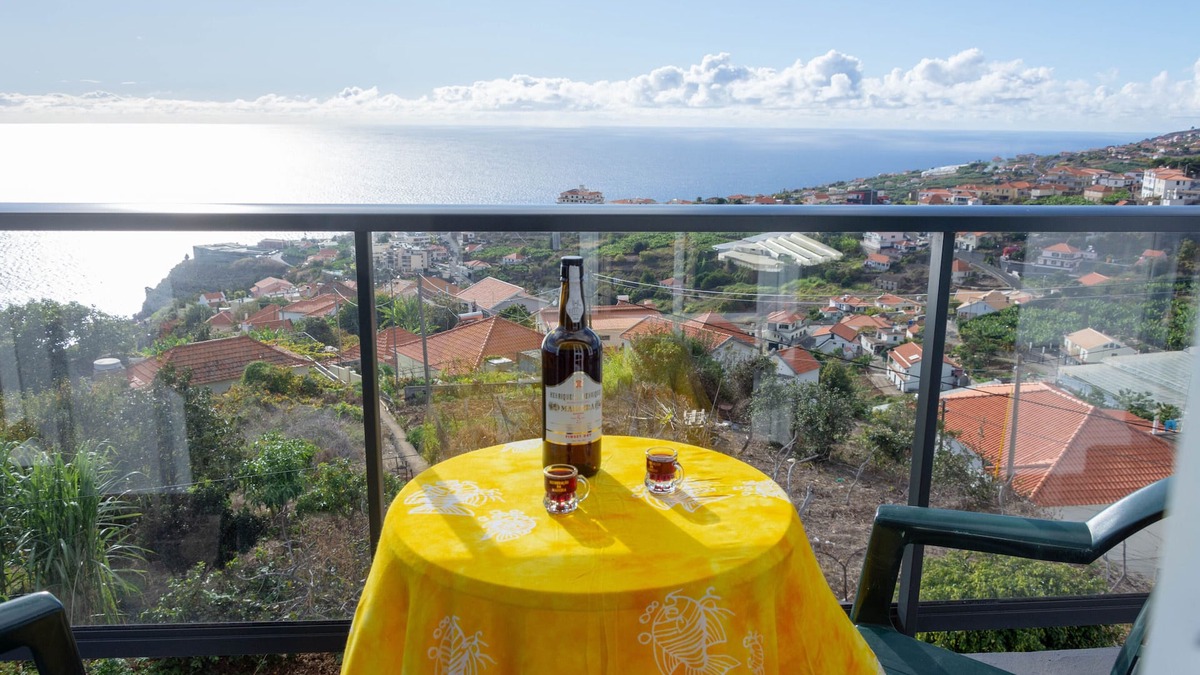 Estrela da Calheta House | Menezes House with view, Sunrise & Sunsets !.