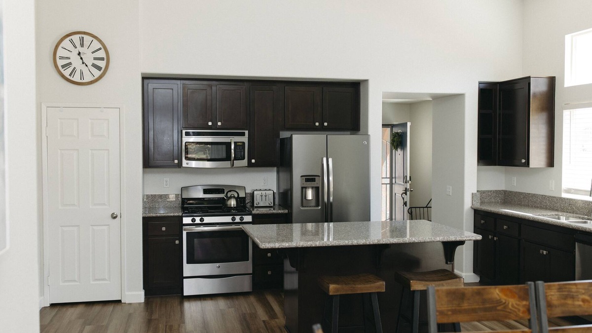 Menifee House | Menifee Border Home in the Canyon Hills Neighborhood