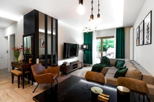 Mirow Apartment | Mennica Residence - Stylish 2-Bedroom Apartment with Private Terrace #144