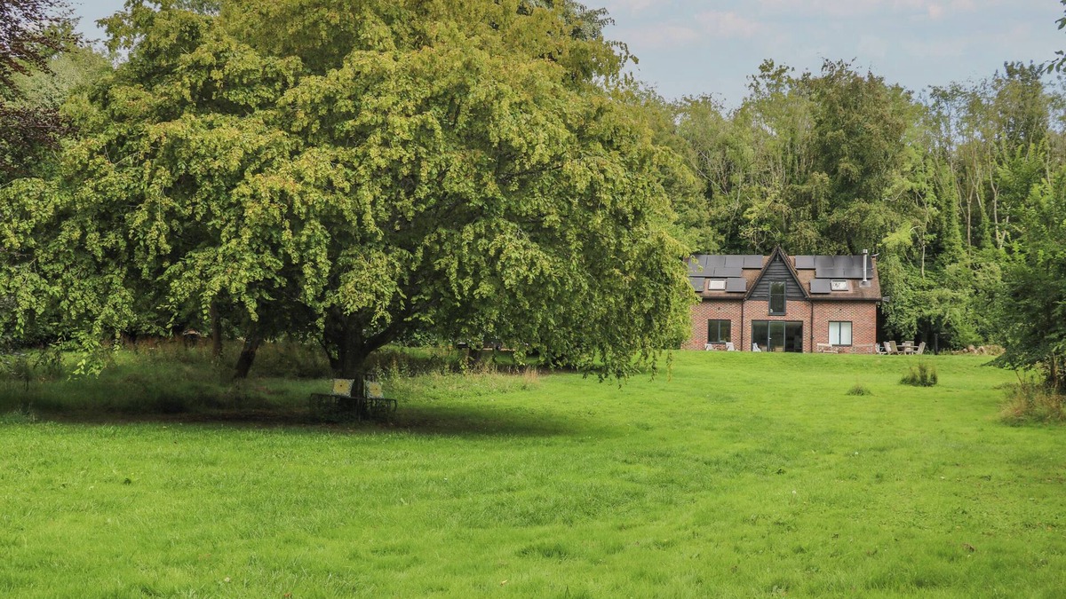 Meonstoke House | MEON BOSCAGE, pet friendly, luxury holiday cottage in Meonstoke