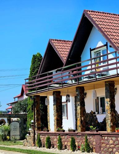 Albestii Paminteni House | Mera Holiday Inn