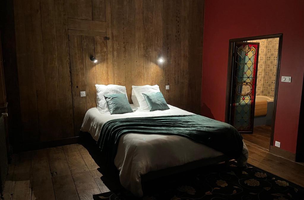 Montaubert - Rille - Saint-Sulpice Bed & Breakfast | Mercier de Montigny - Les Chambres du Beffroi - SPA et Massage
