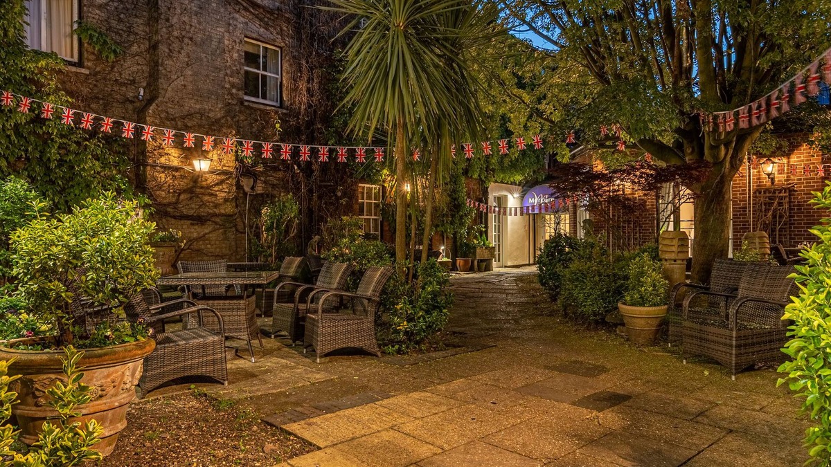 Salisbury Hotel | Mercure White Hart Hotel Salisbury and Apartments