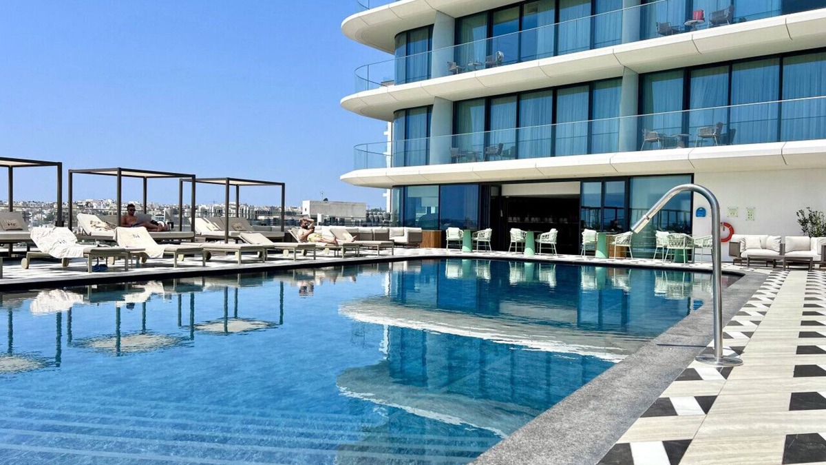 St. Julian's Apartment | Mercury Suite Lovely w/Pool access by ArcoBnb