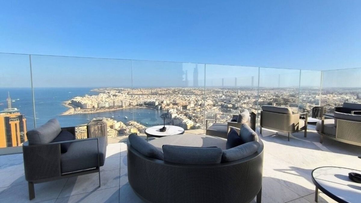 Tal-Ghoqod Apartment | Mercury Tower 13thFloor Studio Panoramic Views in Iconic Zaha Hadid, St. Julians