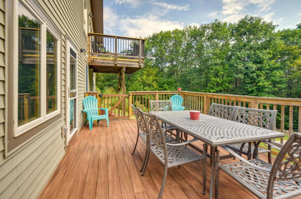 Meredith House | Meredith Home with Deck 6 Mi to Lake Winnipesaukee!