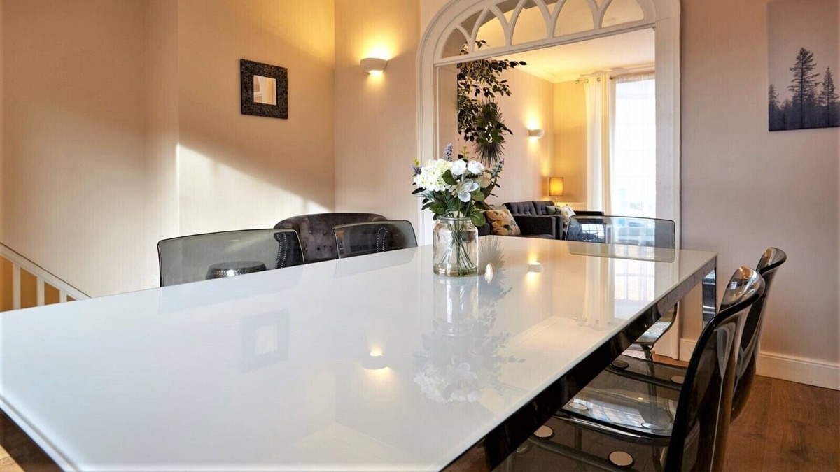 Bristol Villa | Meredith Way 2 Bedrooms Apartment