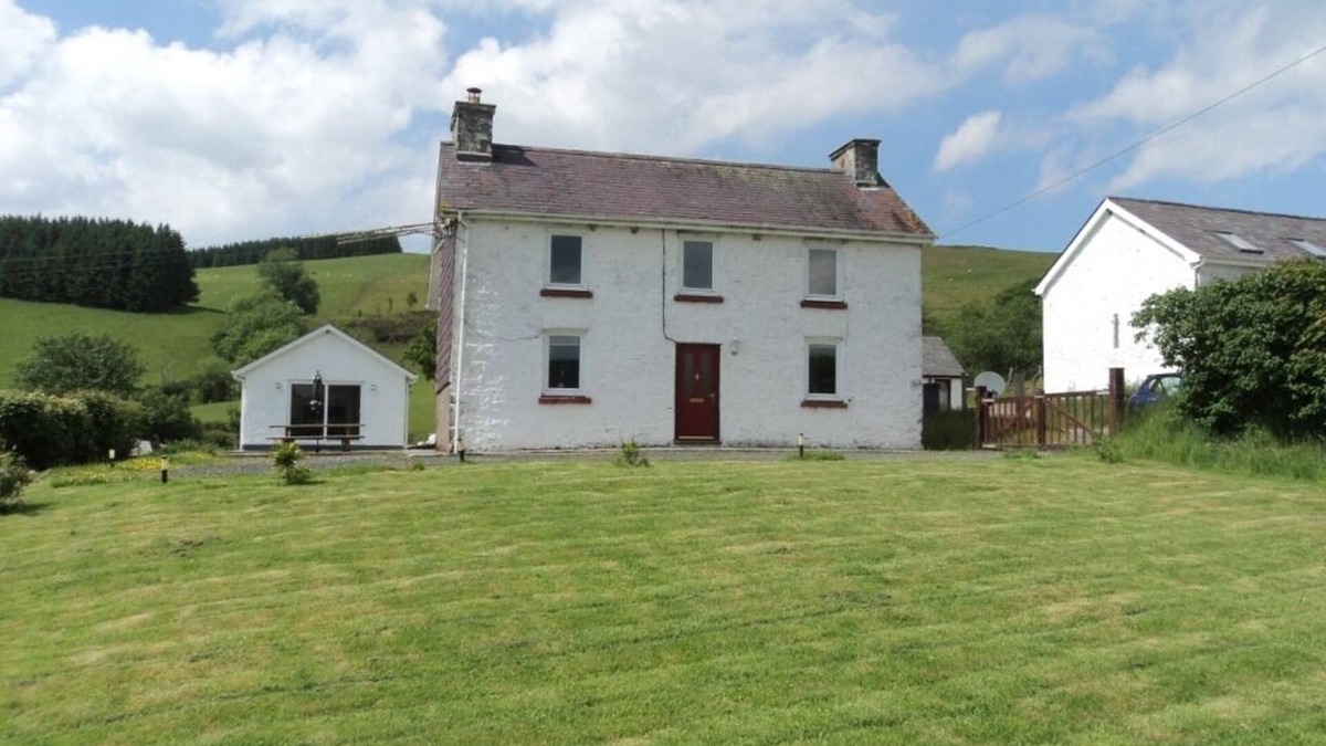 Llandovery Other | Merlin Cottages: 4* Merlin House, Games Room, Sleeps 6