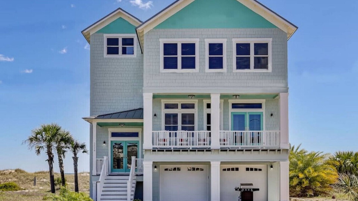American Beach House | Mermaid Castle | Oceanfront Luxury Beach House | Rooftop Deck