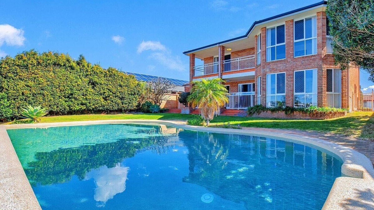Mermaid Waters House | Mermaid Waters | Waterfront with Private Jetty