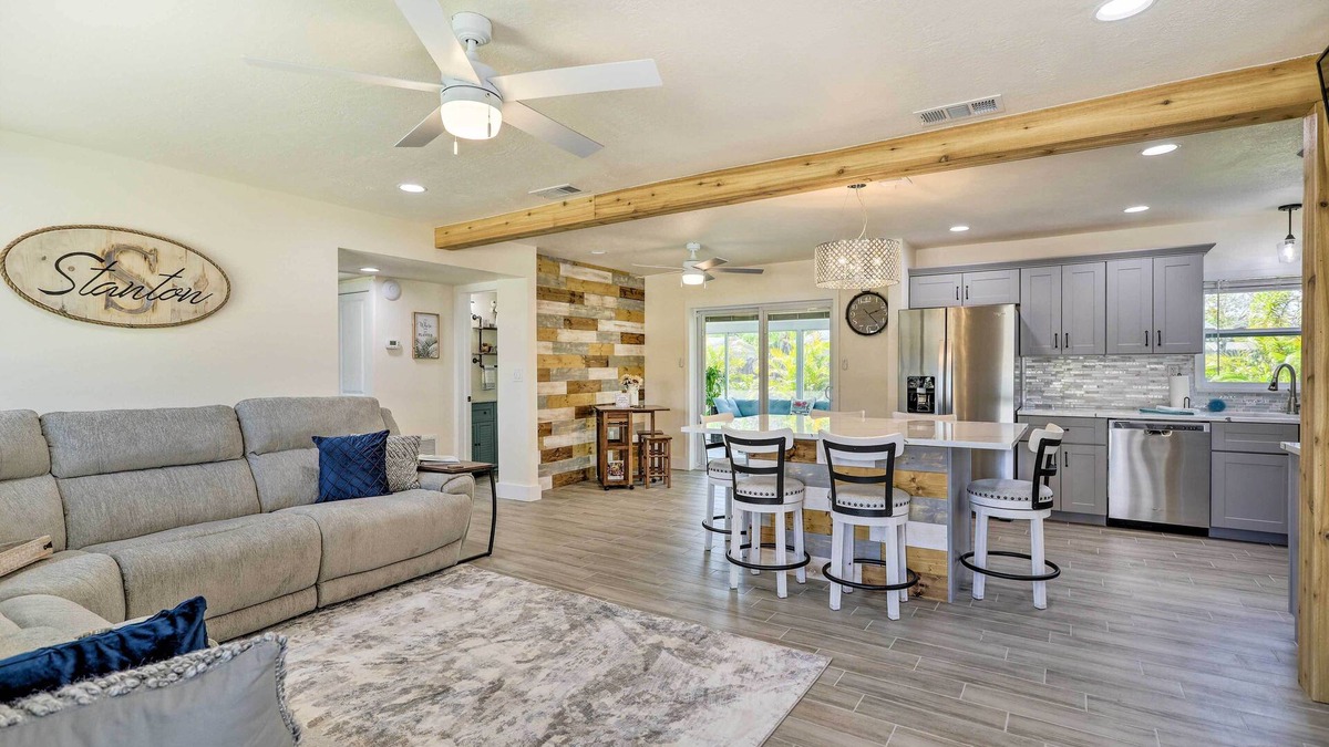 Hampton Homes House | Merritt Island Home w/Spa - 8 Mi to Cocoa Beach!
