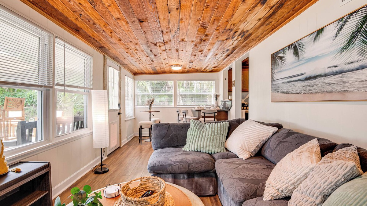 Merritt Island Cottage | Merritt Island Home w/Deck & River View!