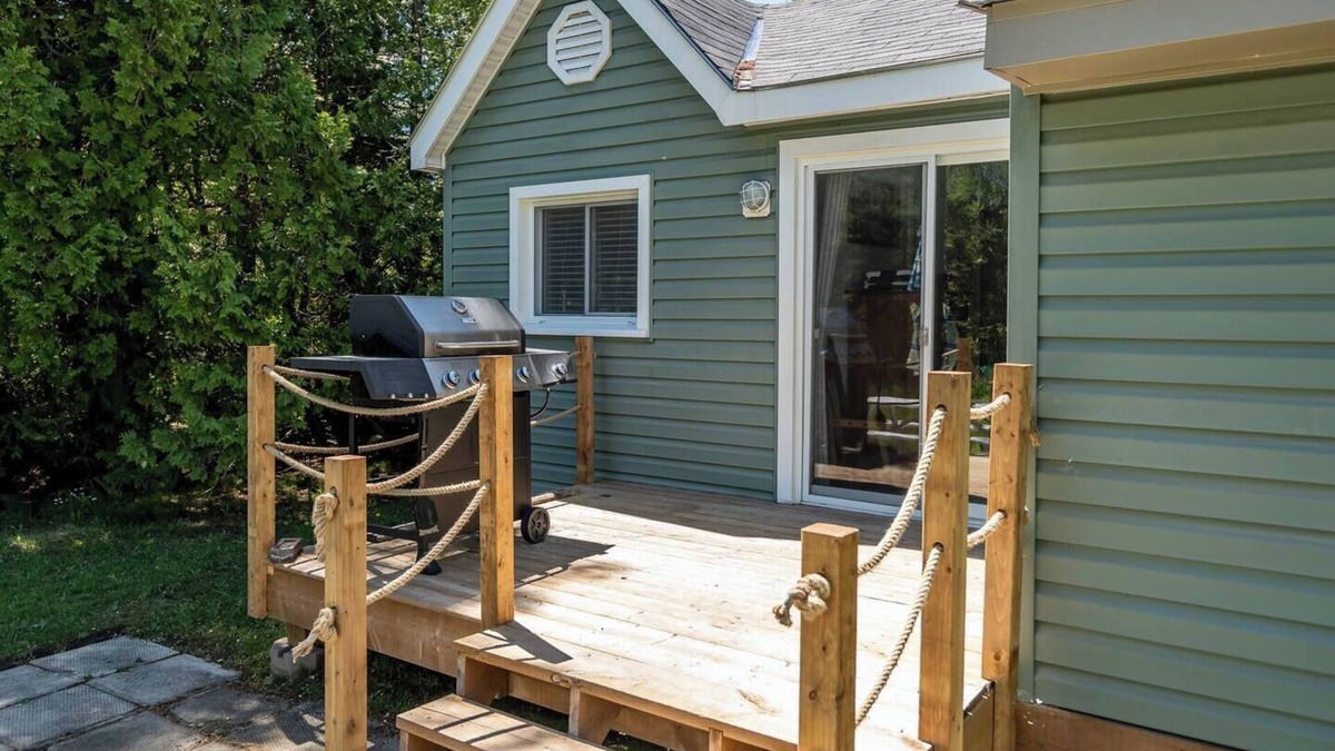 South Bruce Peninsula Cottage | Merry Light Cove- Waterfront on Lake Huron & Sauna