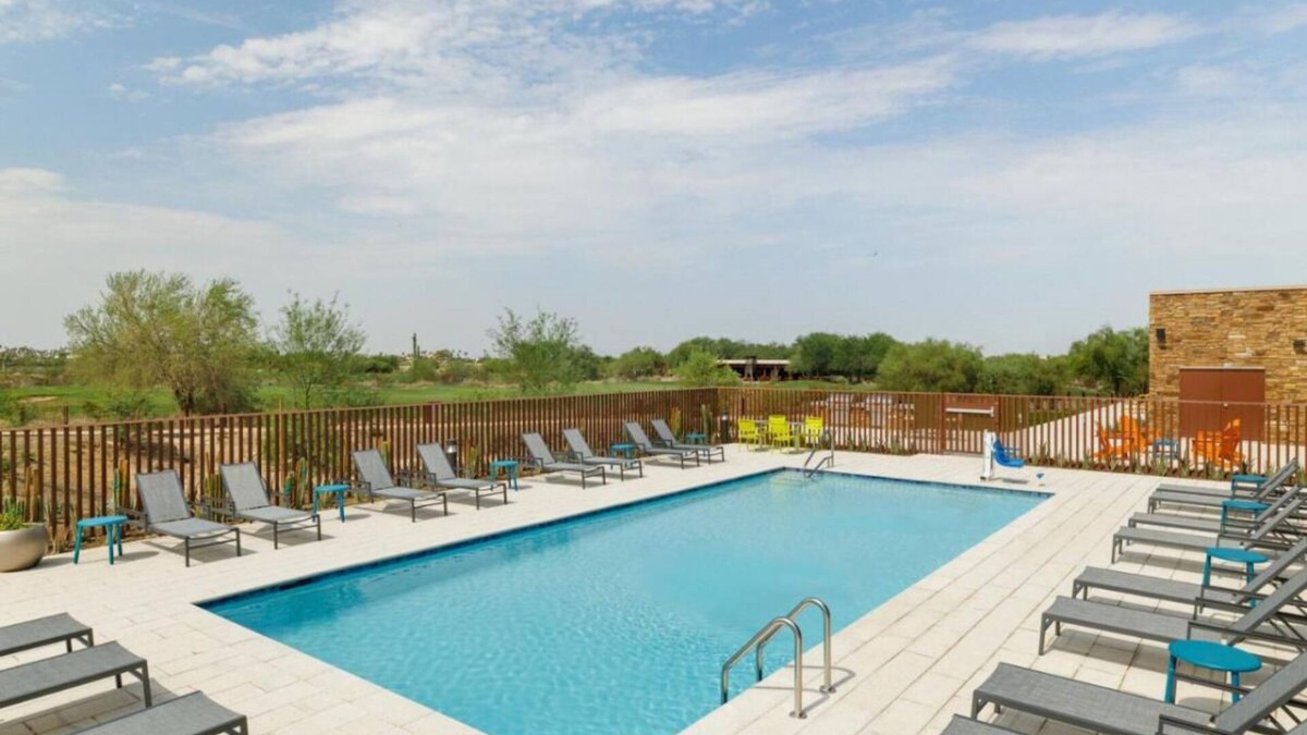 East Mesa Hotel | Mesa's Best-Kept Secret! 2 Spacious Units, Pool, Free Breakfast, Free Parking!