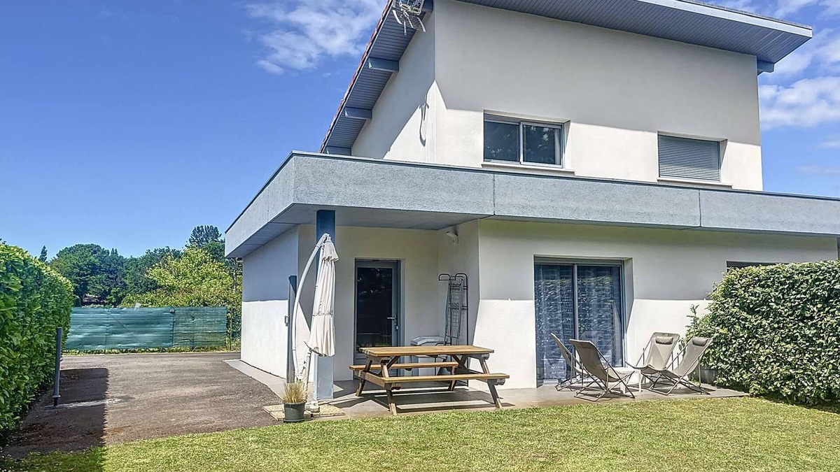 Messanges Apartment | Messanges, 2-BR terraced house in a quiet area