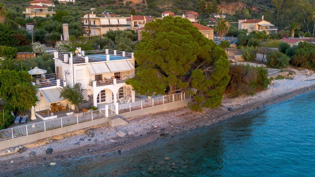 Paralia Vergas House | Messinian Seaside Villa