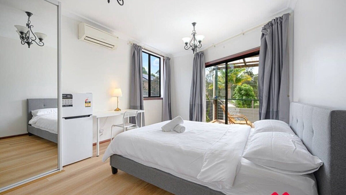 Parramatta Condo | MetaWise Parramatta Cozy Room Share Bathroom WiFi