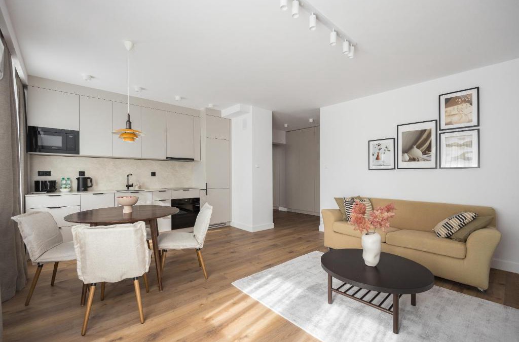 Ursynow Apartment | Metro Kabaty Elegant Apartment by BookingHost