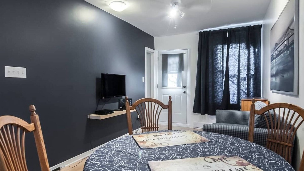 Sainte-Marie Apartment | Metro Sherbrooke - 1 Bedroom
