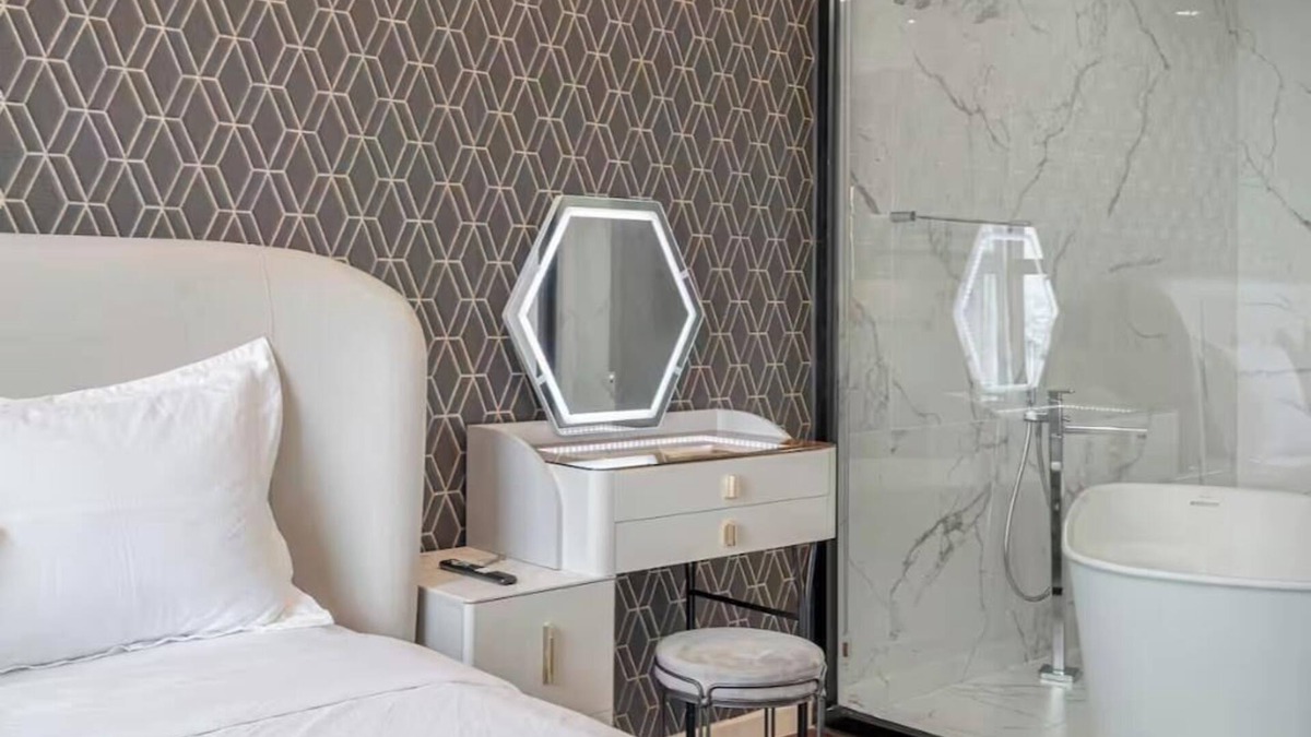 Ben Nghe Condo | Metropole Skyline | Family Stay with Pool & Gym