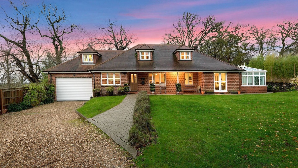 New Forest District Cottage | Mews Hill, 5 bedroom New Forest Holiday Cottage