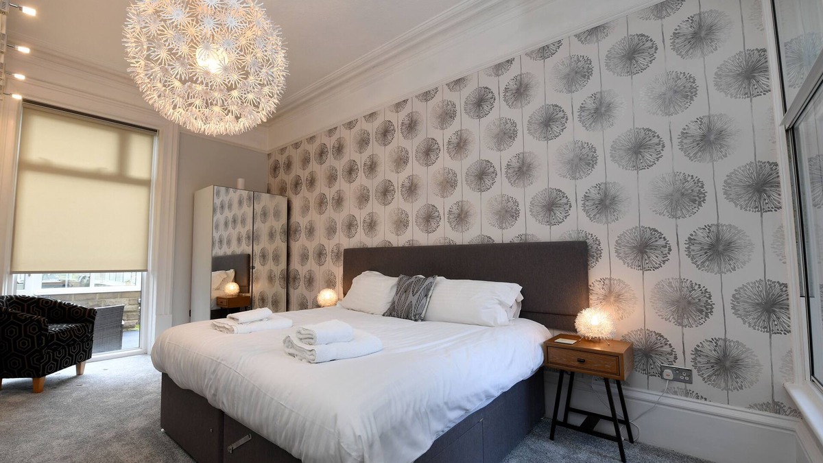 Harrogate House | Mews Suite - Harrogate Town Centre - Garden