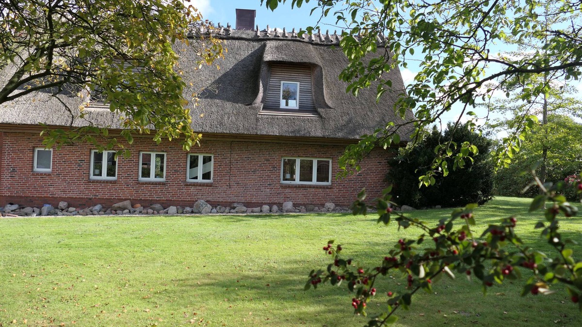 Hellert House | "Meyers Ferienhaus" with Private Garden & Wi-Fi
