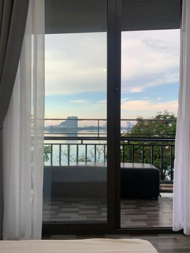 Thuy Khue Apartment | Mhouse lake view 1