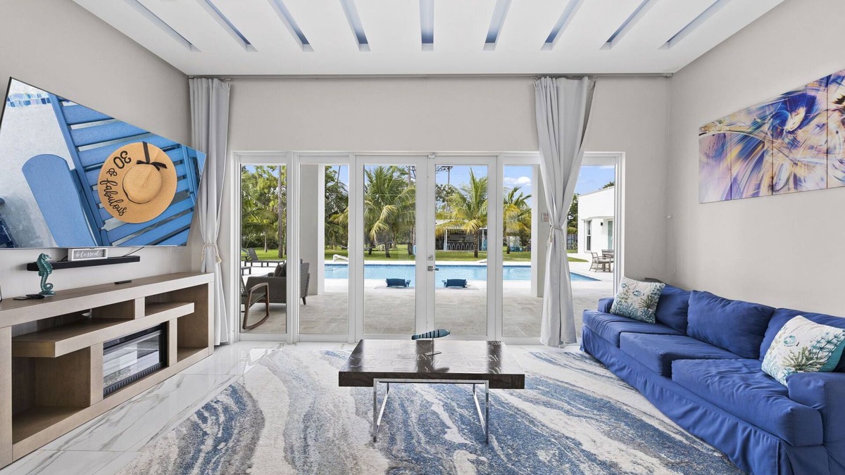 Princeton Villa | ✨Miami Getaway in the White House ✨