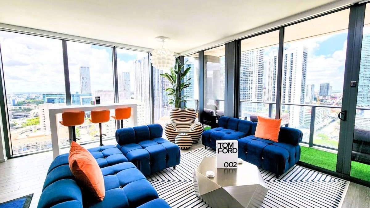Downtown Miami Apartment | Miami Luxury 3BR - Stunning Skyline & Water Views - 100” Living Room TV