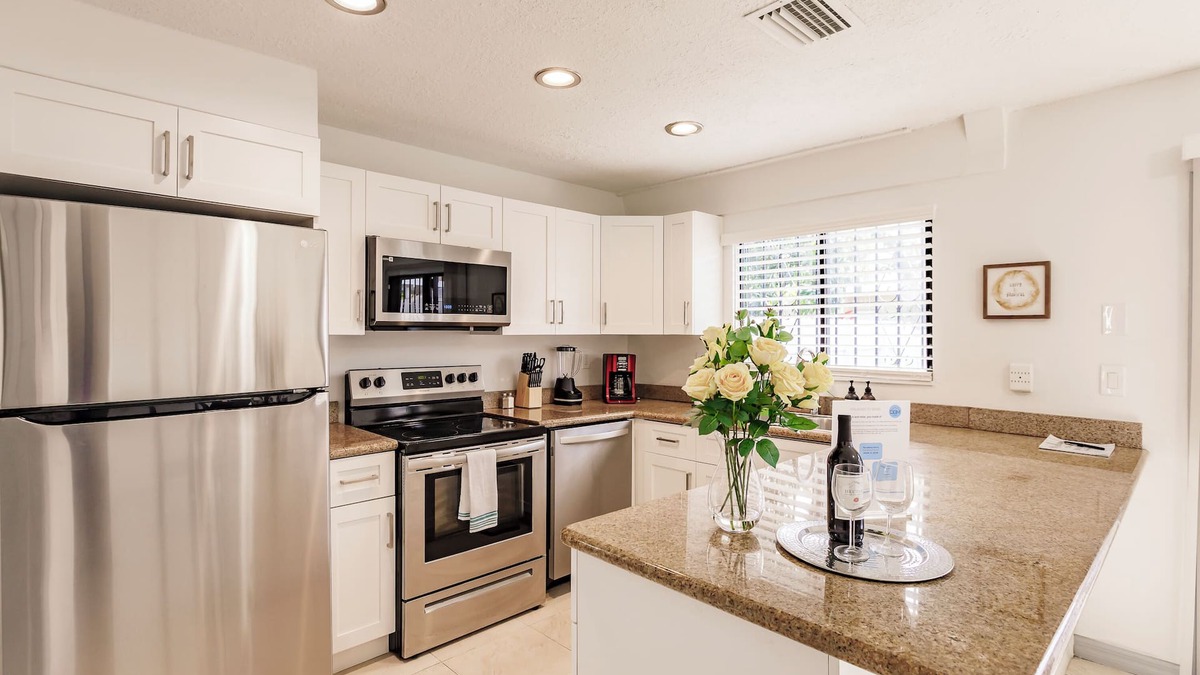 Fontainebleau Apartment | Miami Oasis, Miami Oasis: 7 mins to Dolphin Mall+MÍA. PS4+Games