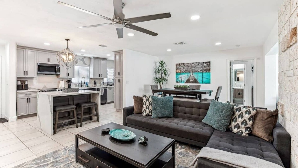 Westchester Apartment | Miami Oasis: Spacious 4-Bedroom Home with Pool