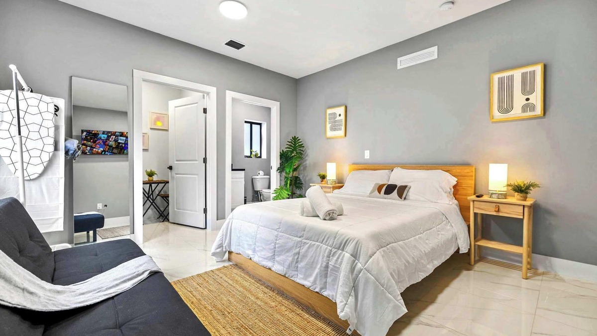 Liberty City Apartment | Miami Studio | 8 Min to Wynwood