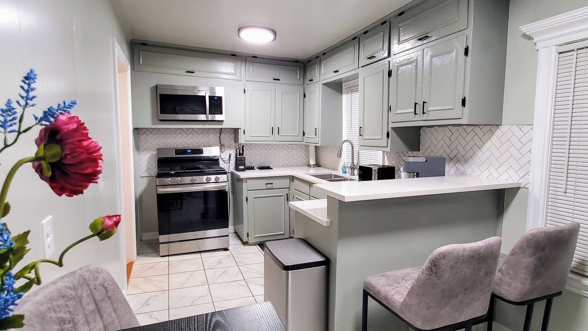 Tulsa House | Michael's Yorktown Villa, Spacious 4bedr home 6 min from Downtown Tulsa, King Bd