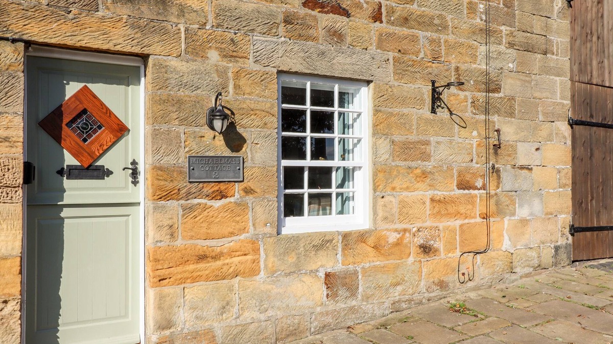 Castleton Cottage | MICHAELMASS COTTAGE, romantic, character holiday cottage in Castleton