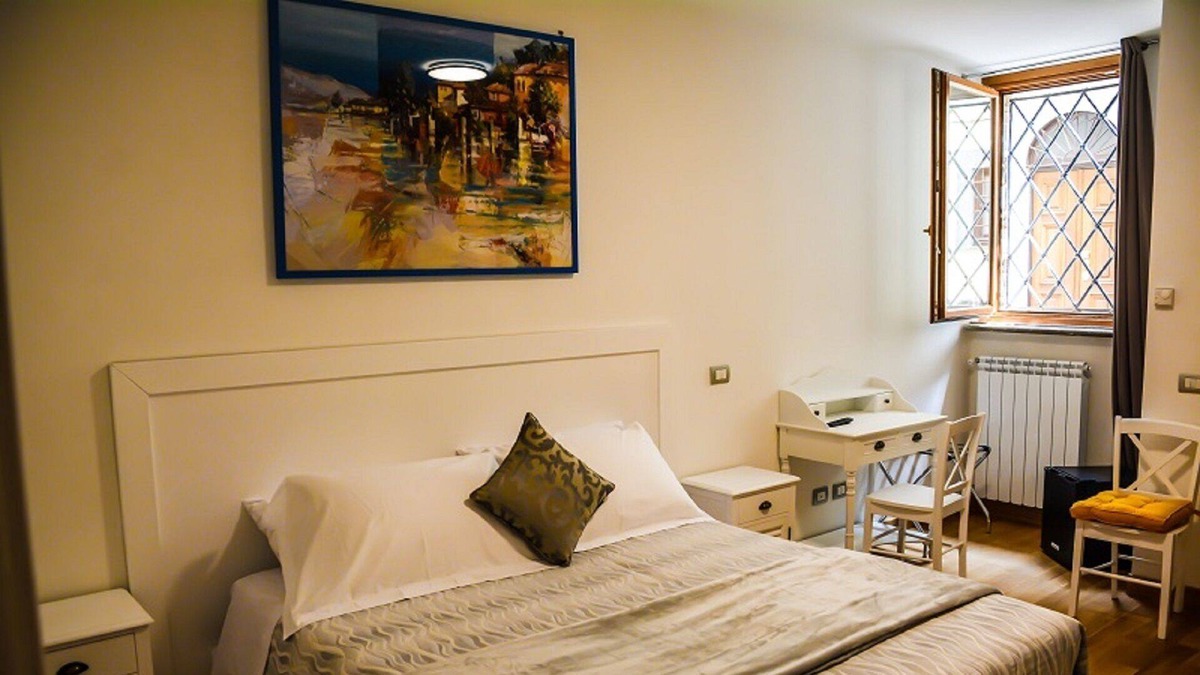 Castel Gandolfo Bed & Breakfast | Michelangelo room at Atlantis Inn