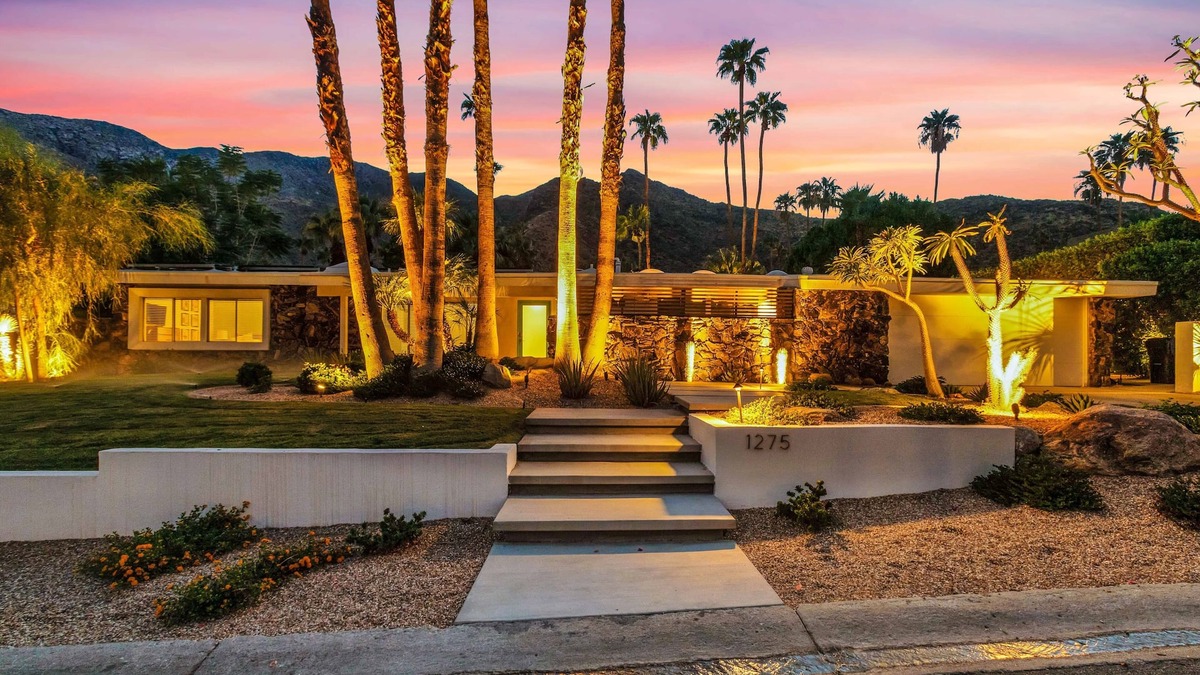 Vista Las Palmas House | Mid-century Alexander home in Vista Las Palmas w/pool & mountain views