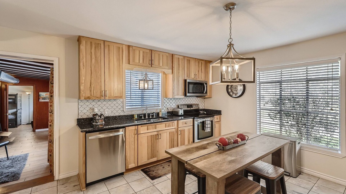 West San Antonio House | Mid Century Beauty by Medical Center