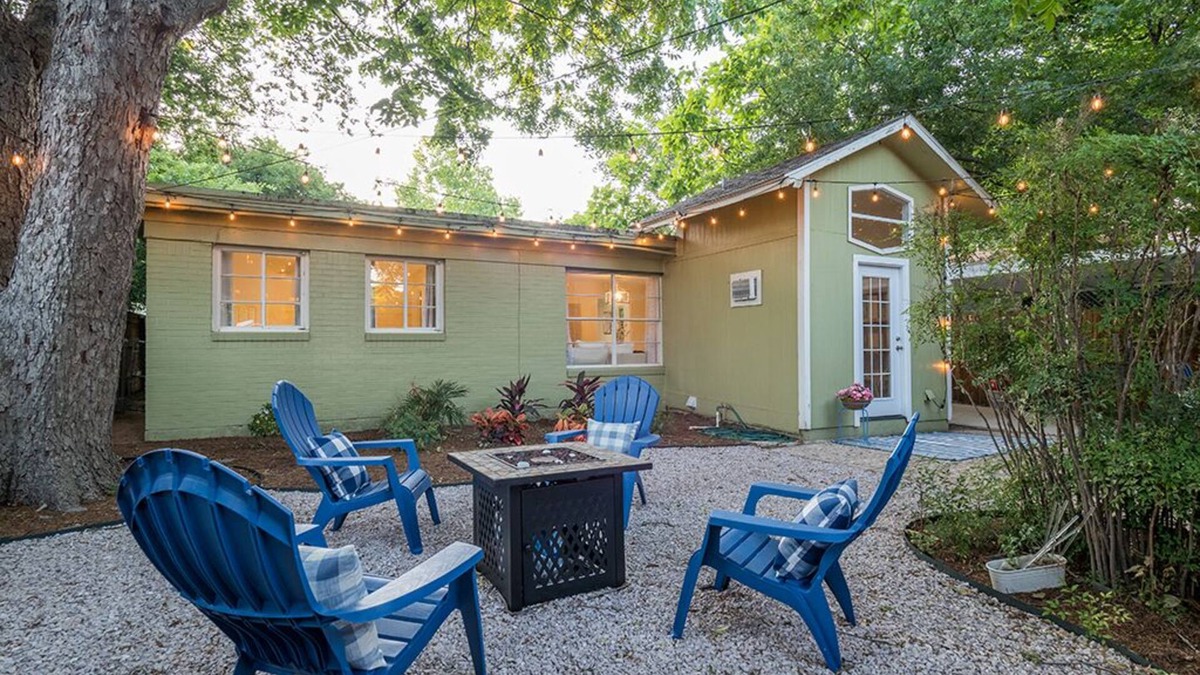 North Loop House | Mid-Century Bungalow in Hyde Park