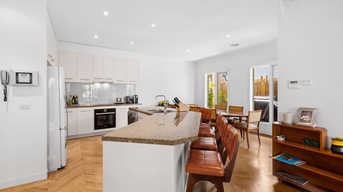 Queenscliff House | Mid-Century Charm Meets Coastal Convenience—Your Perfect Getaway Awaits!