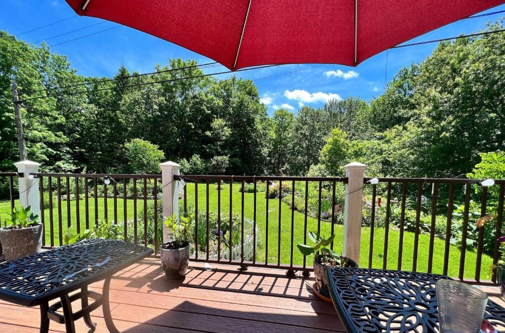 Staatsburg Apartment | Mid-Century DJs Dream near Rhinebeck