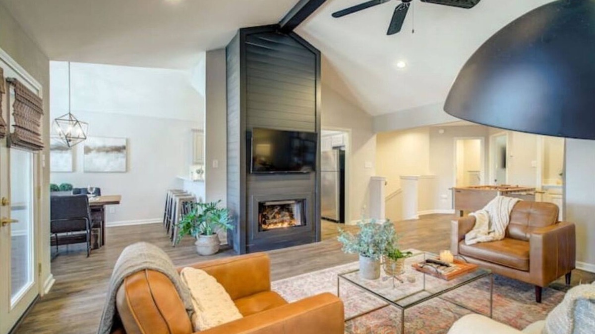 Rockwall House | Mid-Century flair w/HOT TUB by the lake!