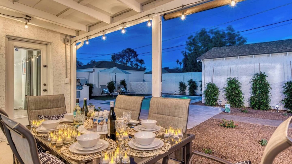 Encanto House | Mid-Century Modern Charmer with FREE heated pool!